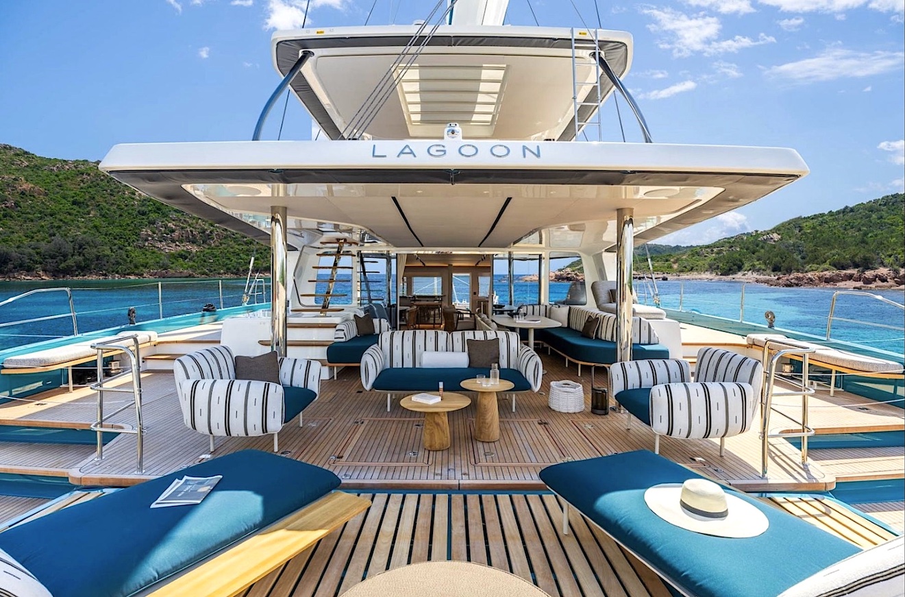 Lagoon-EIGHTY-2-Lujoso-catamaran-a-vela-venta-de-barcos