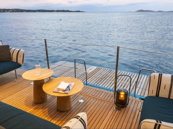 Lagoon-EIGHTY-2-Lujoso-catamaran-a-vela-venta-de-barcos