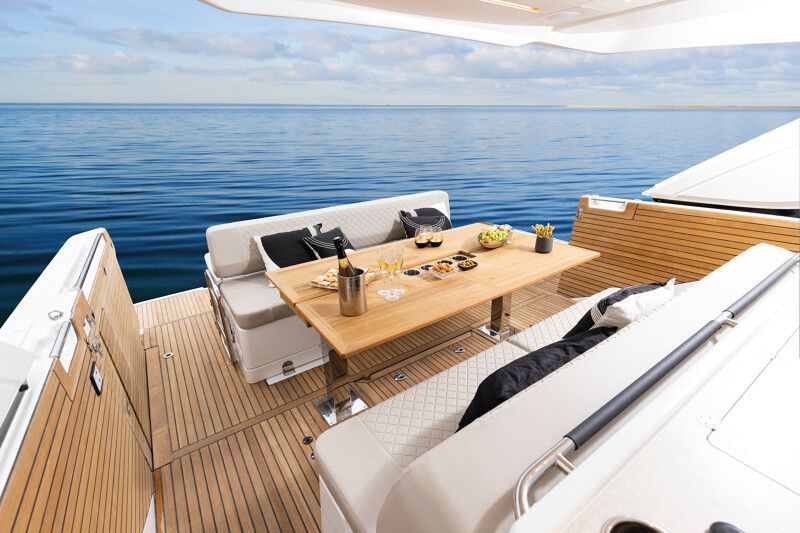 JEANNEAU UNVEILS DB/43 WITH MORE OPEN UPPER DECK
