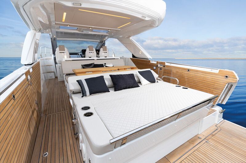 JEANNEAU UNVEILS DB/43 WITH MORE OPEN UPPER DECK