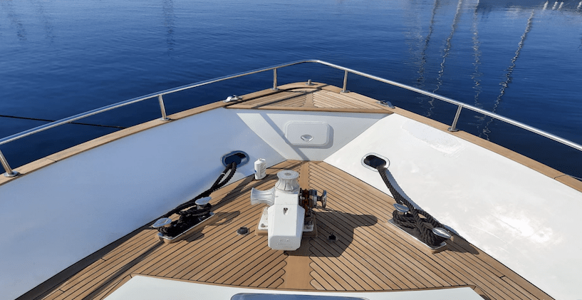 Teak decking - Ferretti Yacht