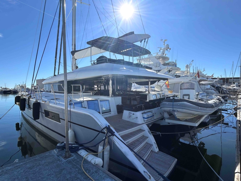 Lagoon-620-Essence-dock-for-sale