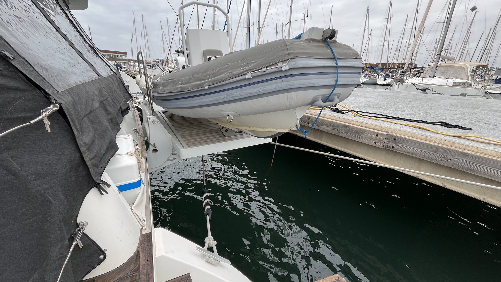 Lagoon 620 for sale