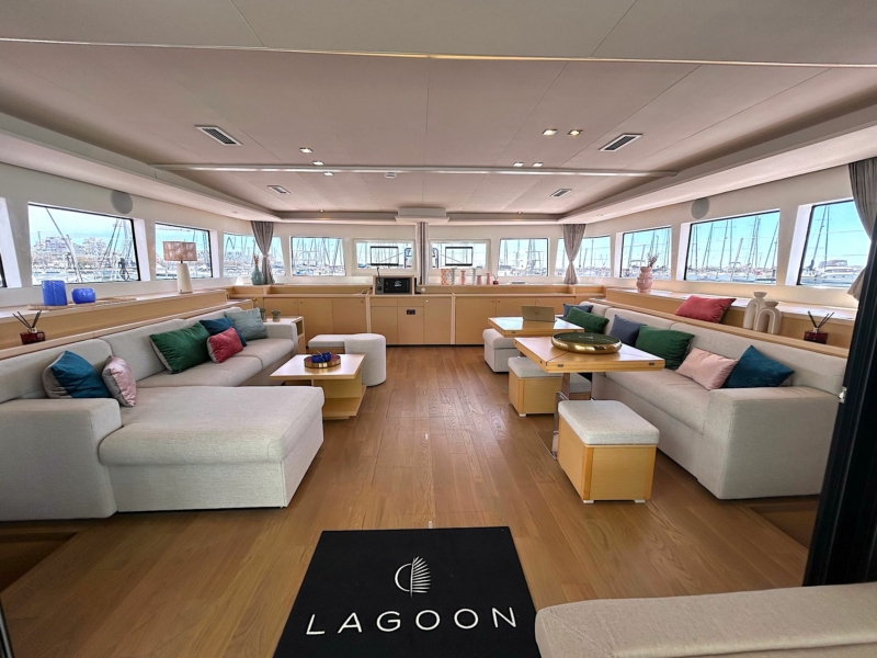 Lagoon 620 NEO-saloon - The refit by Lagoon shipyard - KAT Marina