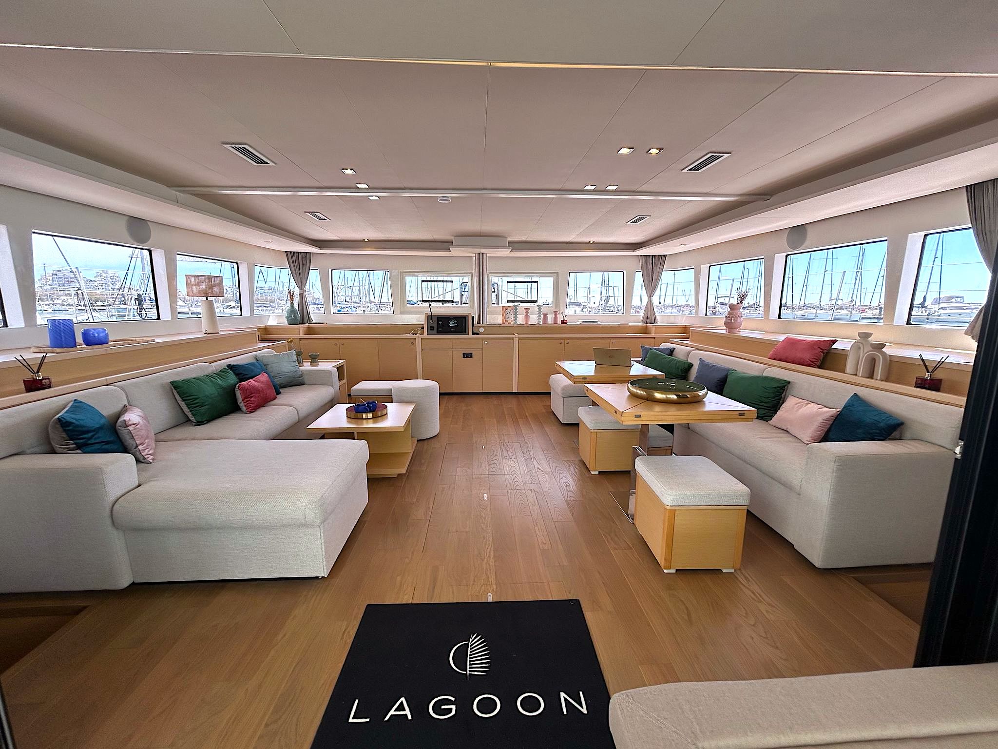 Lagoon 620 NEO-saloon - The refit by Lagoon shipyard - KAT Marina
