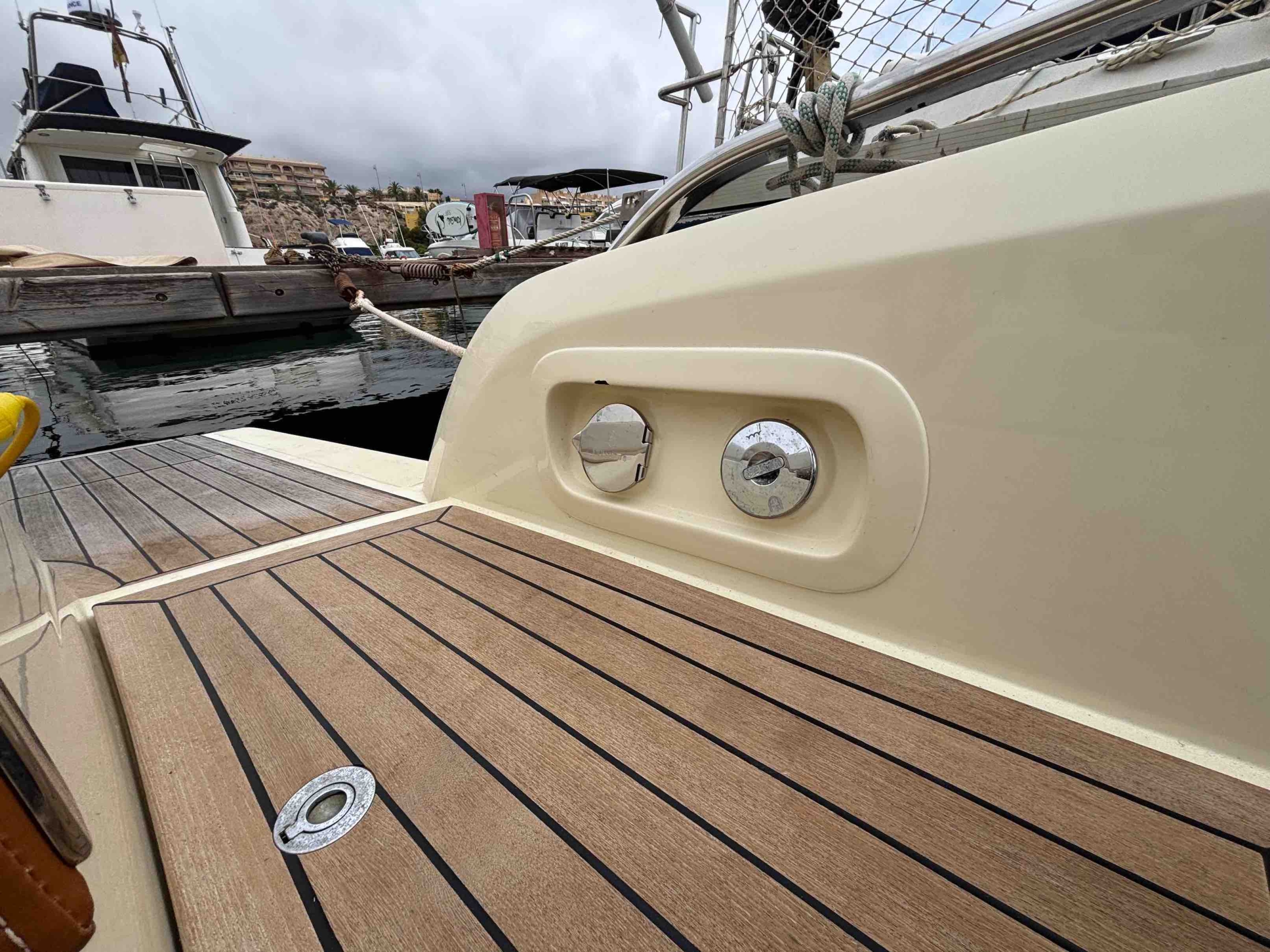Invictus Yachts. Invictus GT280