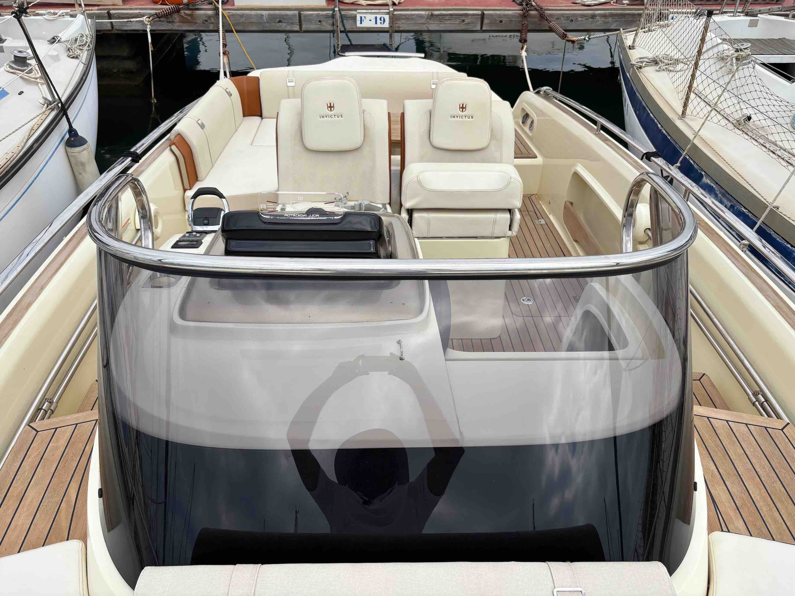 Invictus Yachts. Invictus GT280