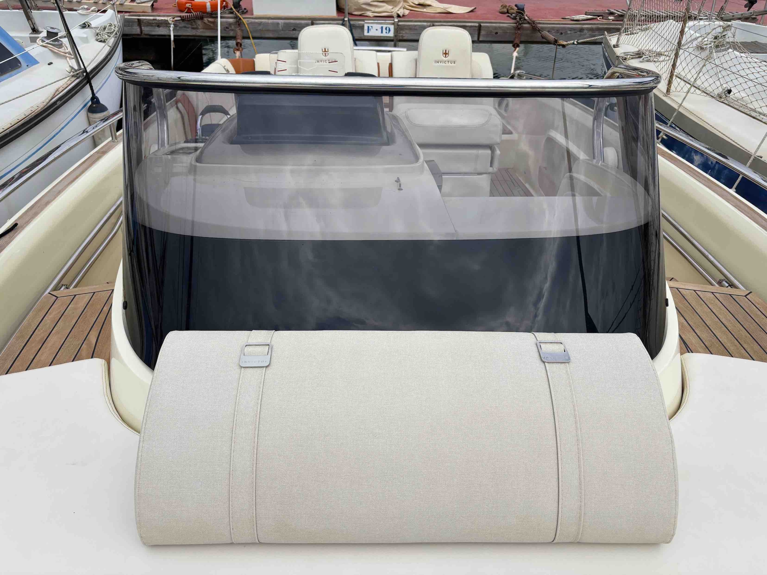 Invictus Yachts. Invictus GT280