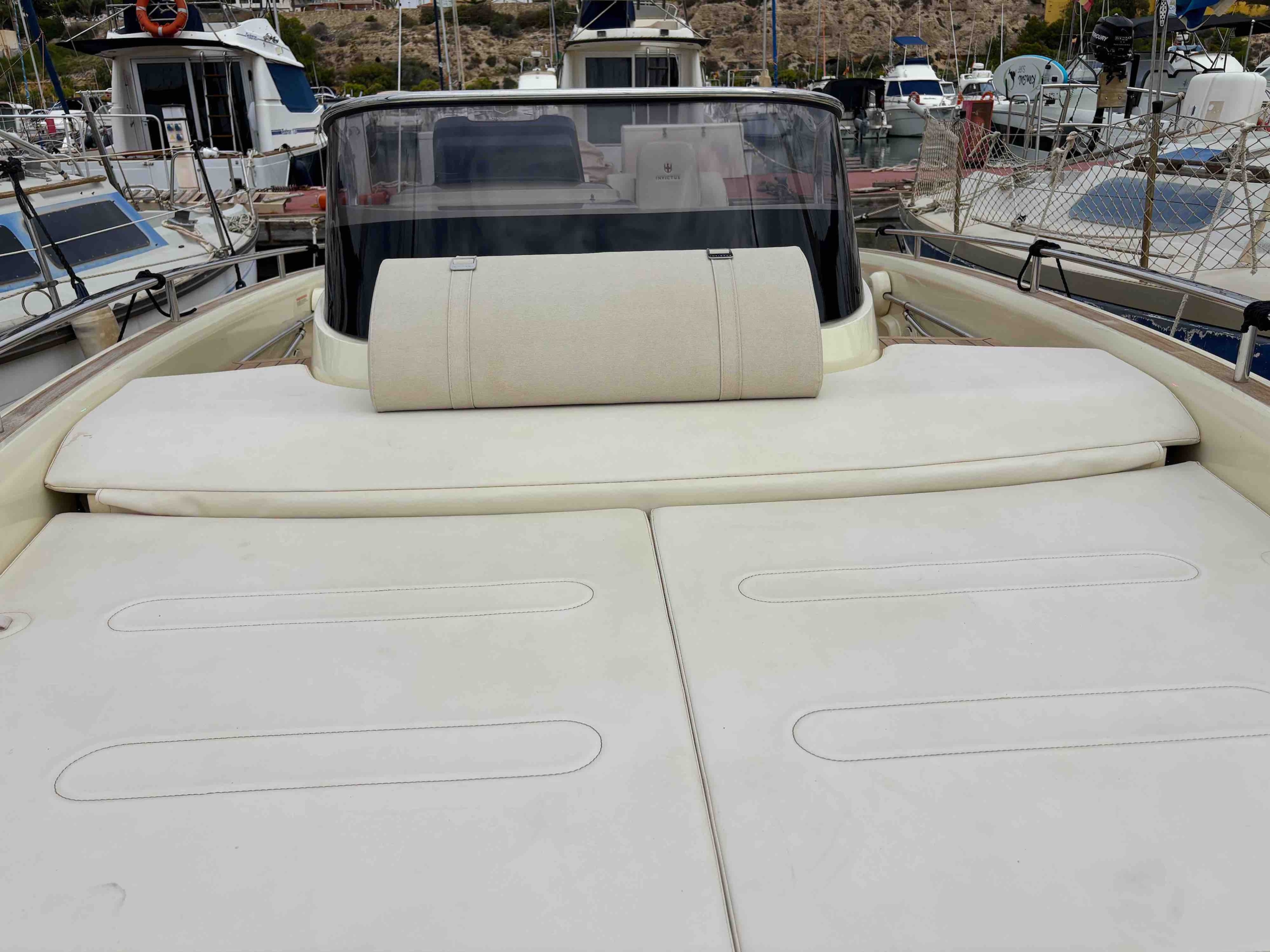 Invictus Yachts. Invictus GT280