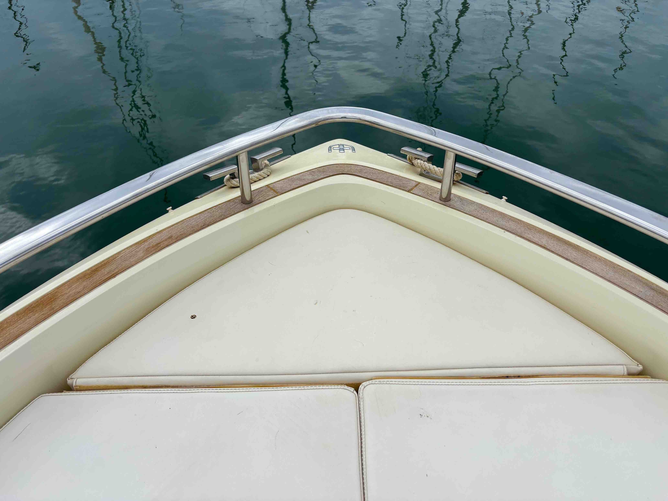 Invictus Yachts. Invictus GT280