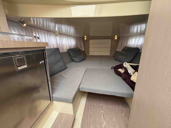 Invictus Yachts. Invictus GT280