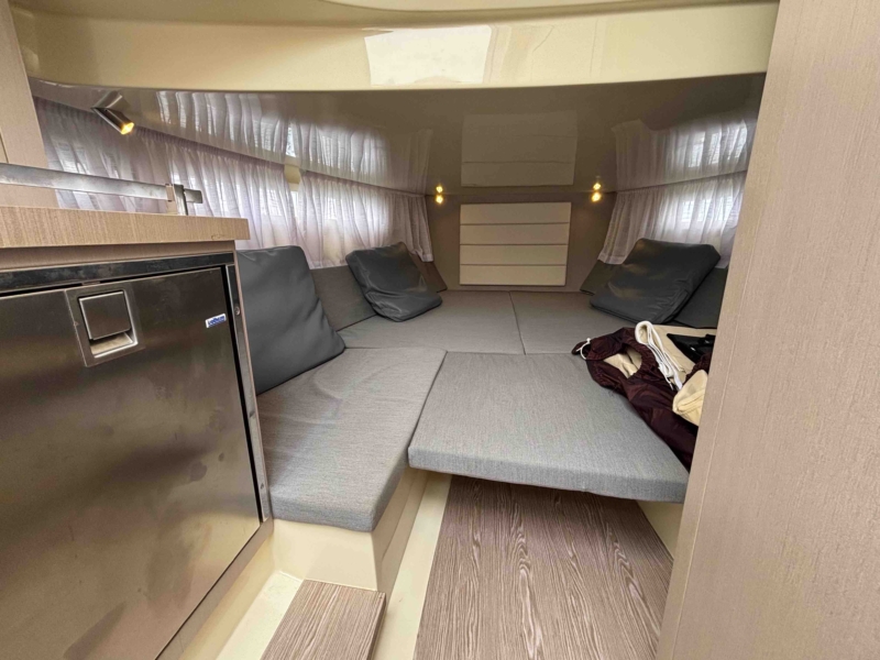 Invictus Yachts. Invictus GT280
