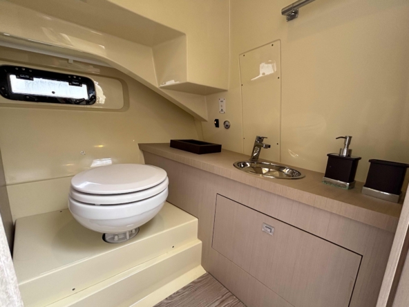 Invictus Yachts. Invictus GT280