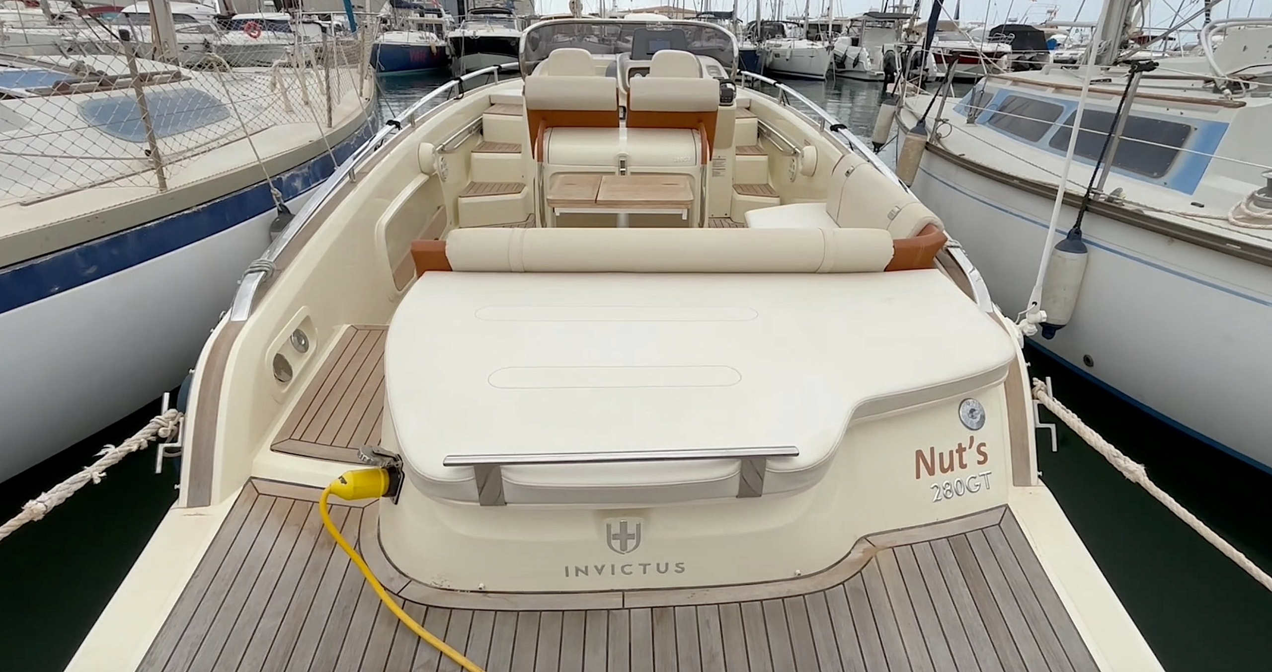 Invictus Yachts. Invictus GT280