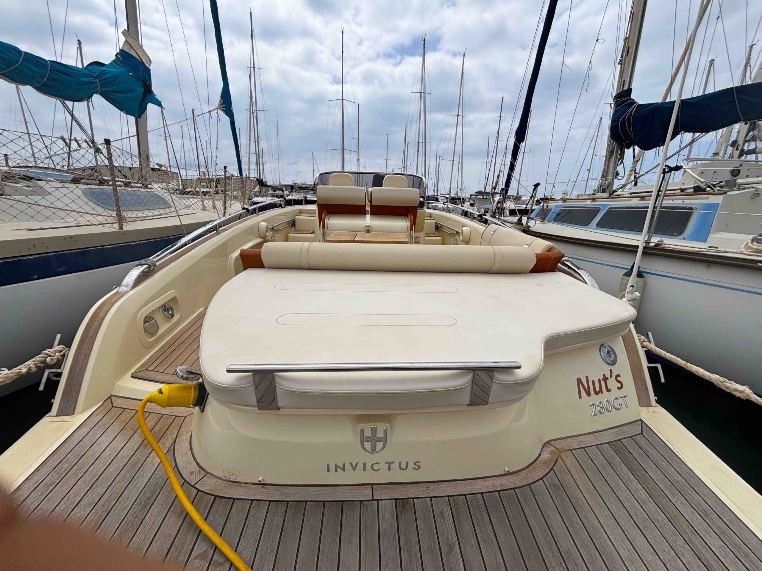Invictus Yachts. Invictus GT280