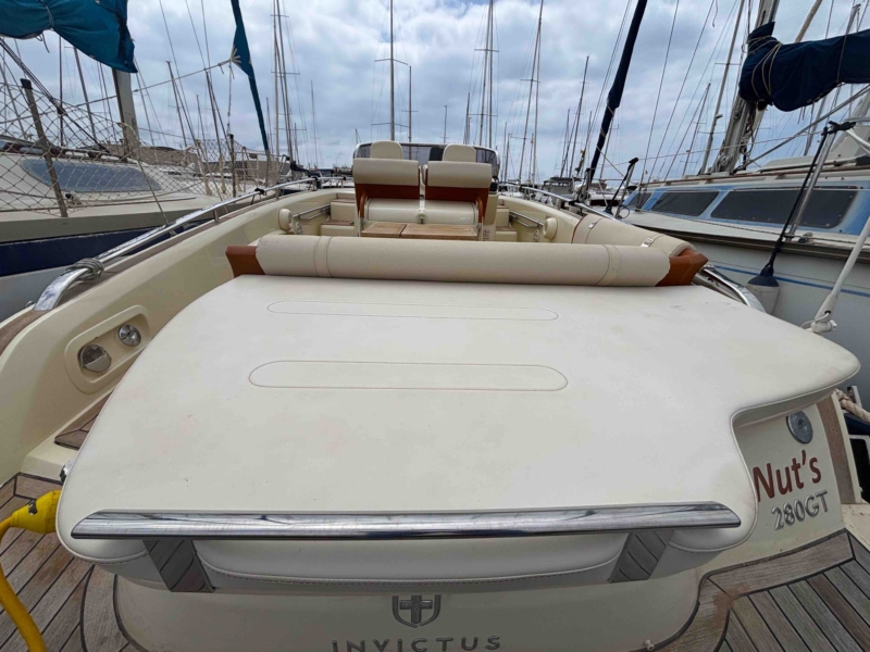 Invictus Yachts. Invictus GT280