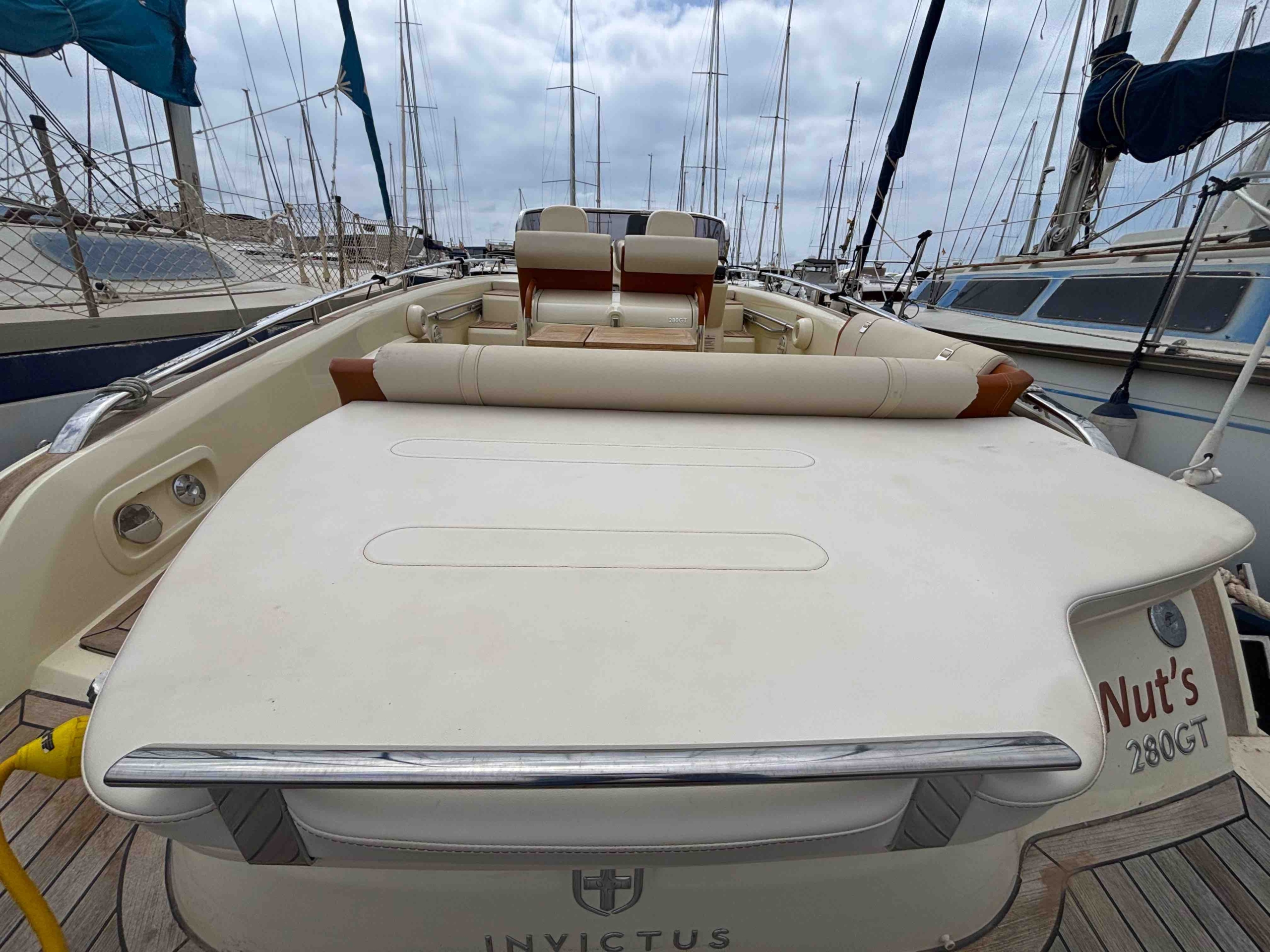 Invictus Yachts. Invictus GT280