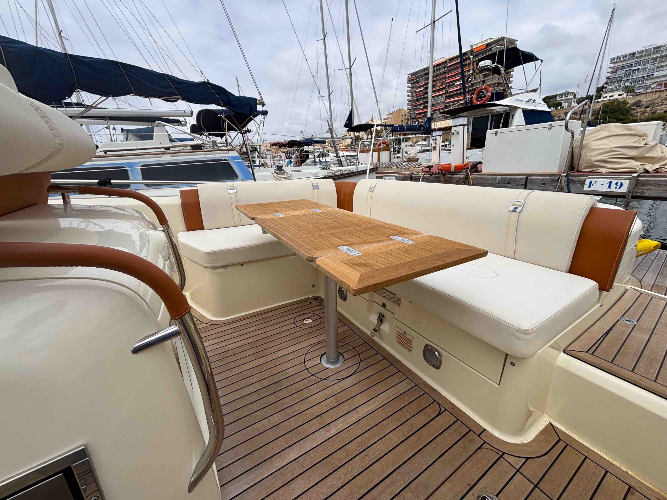 Invictus Yachts. Invictus GT280