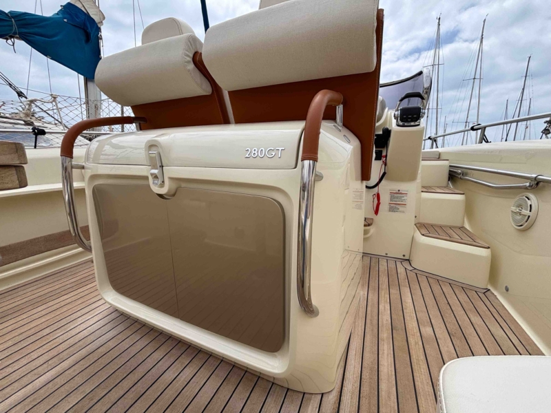Invictus Yachts. Invictus GT280