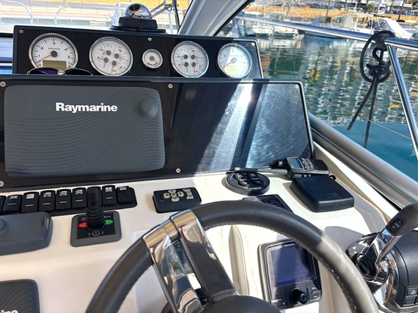 Sealine S330 2015 for sale