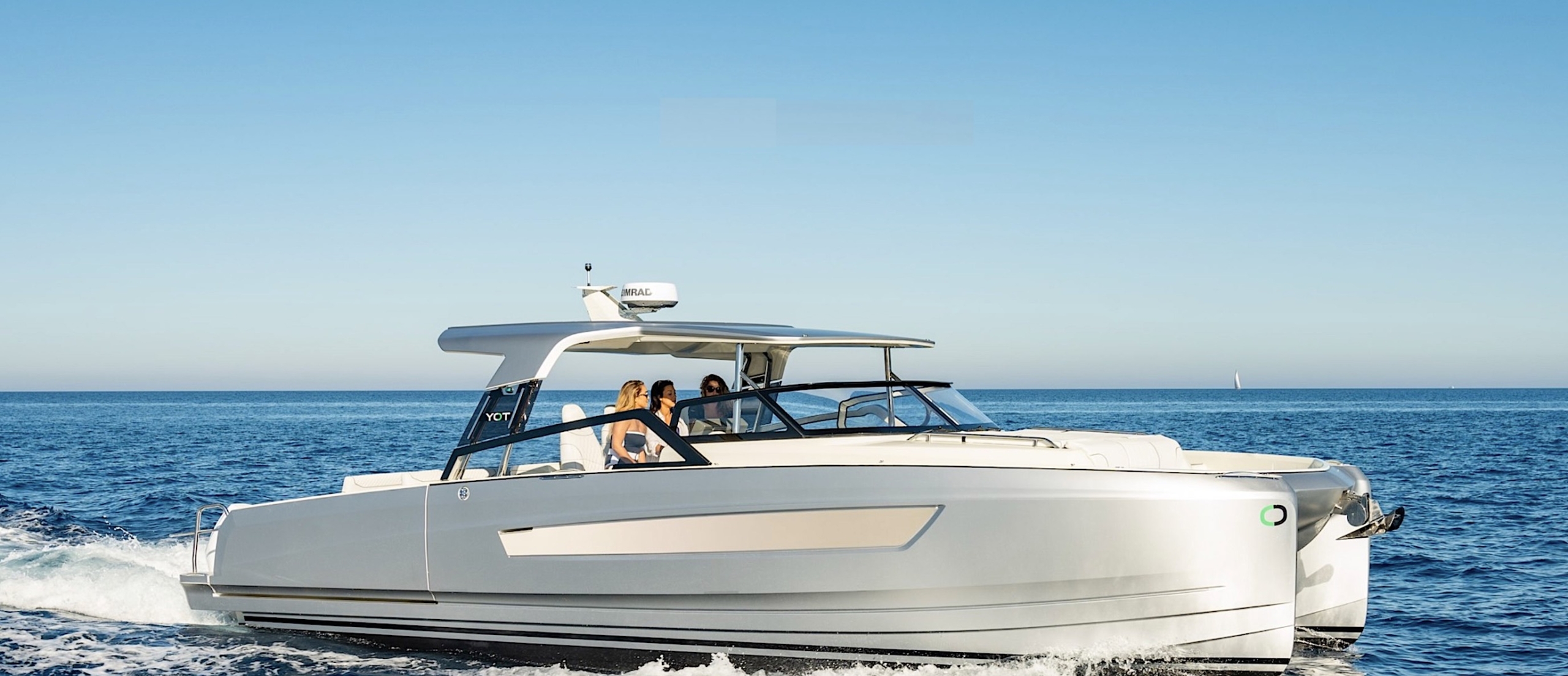 YOT 36_Yot Power catamarans