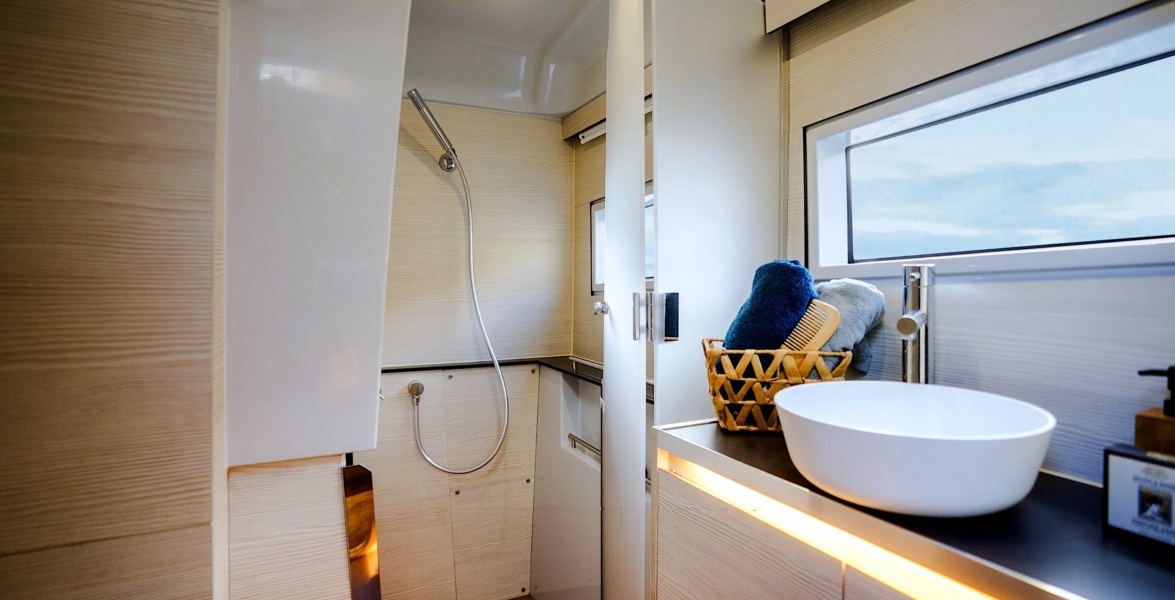 YOT 41_Yot Power catamarans