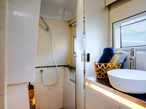 YOT 41_Yot Power catamarans