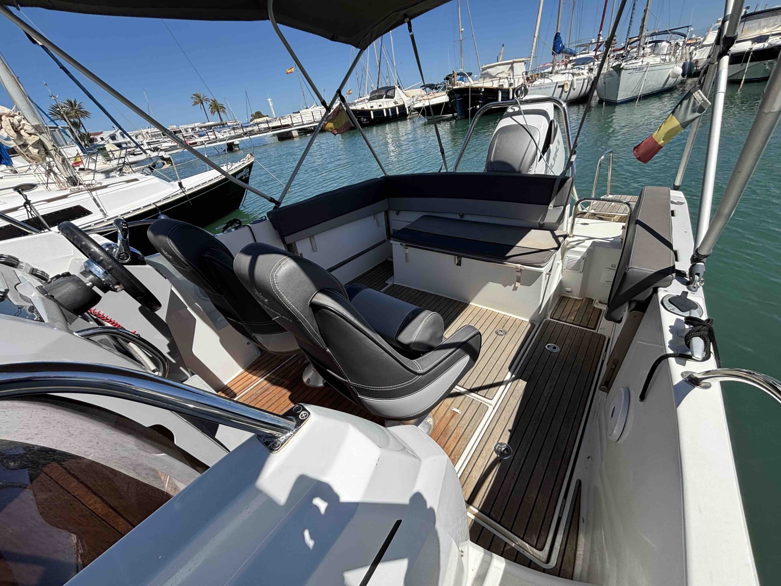 Cap camarat 7.5 WA en venta. Jeanneau. KAT Marina.
