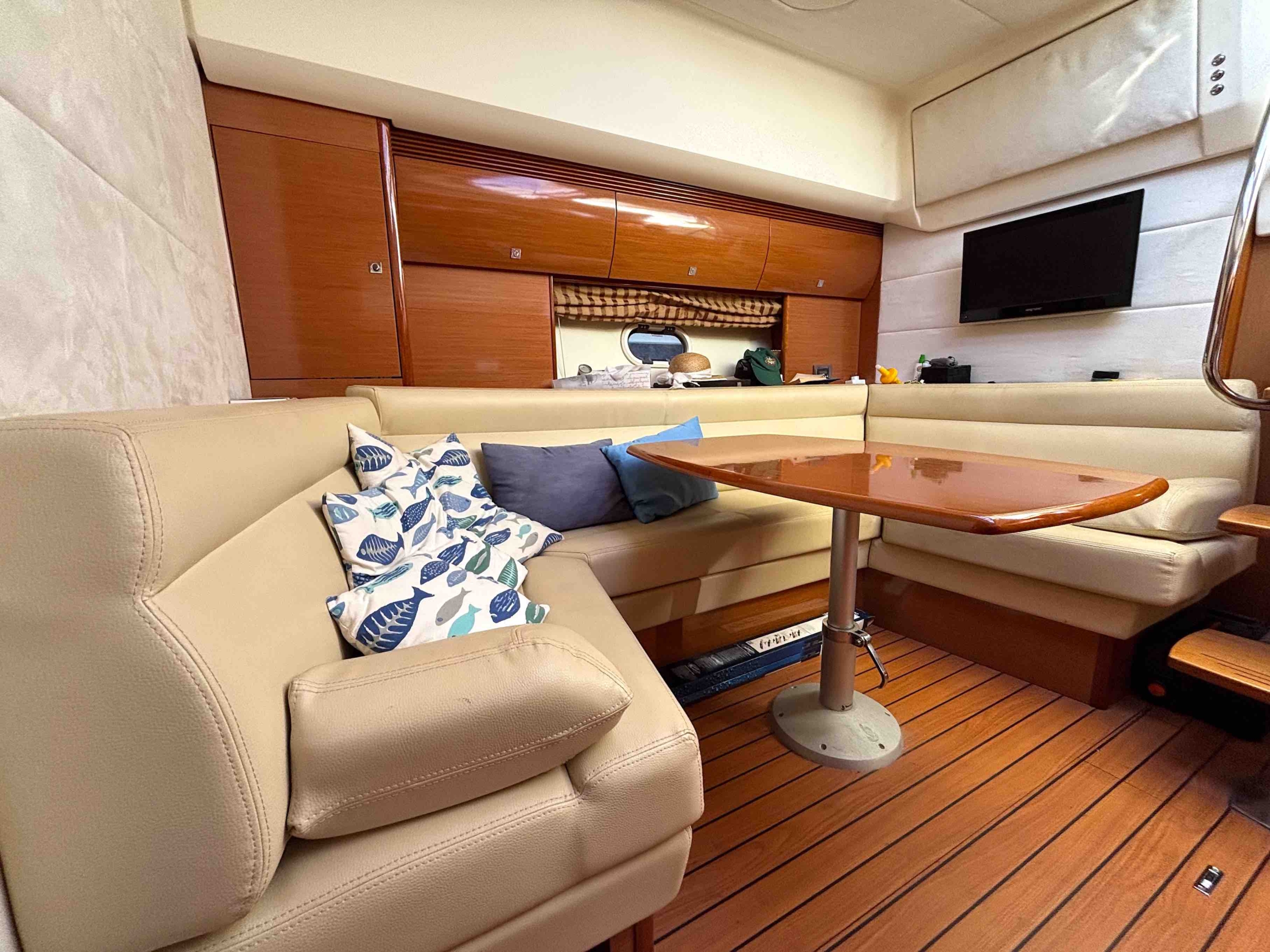 Prestige 42 S - saloon - 2009 for sale - KAT Marina