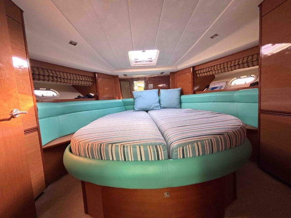 Prestige 42 S 2009 - front cabin - for sale - KAT Marina
