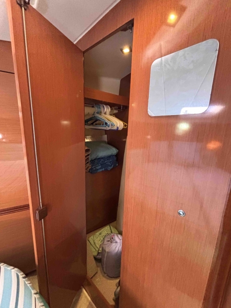 Prestige 42 S 2009 - front cabin - for sale - KAT Marina