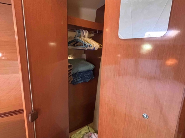Prestige 42 S 2009 - front cabin - for sale - KAT Marina