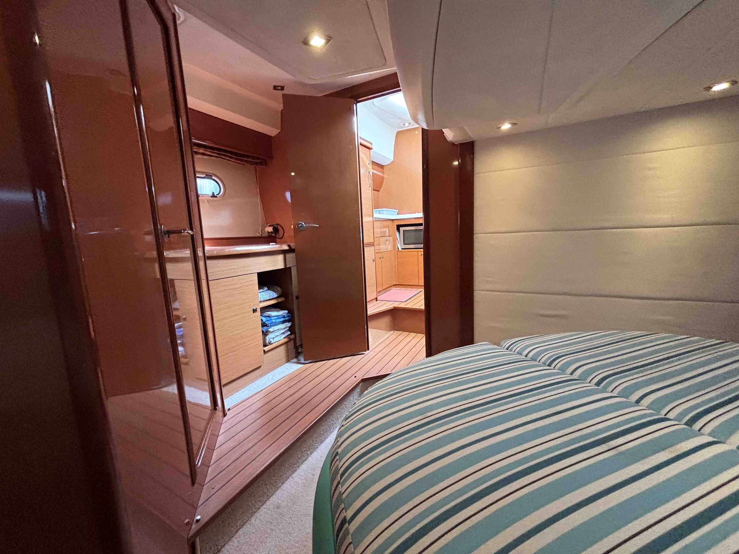 Prestige 42 S 2009 - aft cabin - for sale - KAT Marina