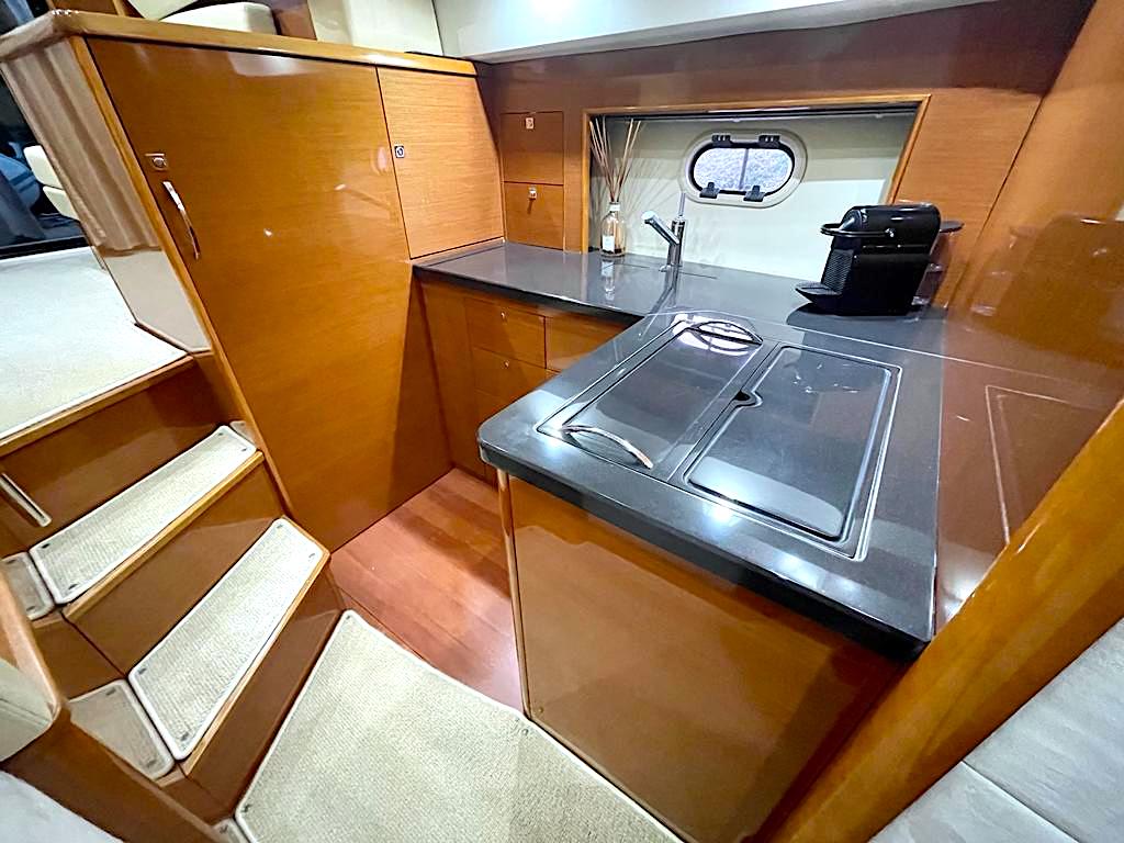 Prestige 39 fly - KAT Marina - galley