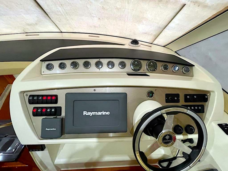 Prestige 39 fly - KAT Marina - steer