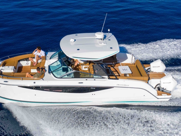 TH-33-Jeanneau-Catamarans