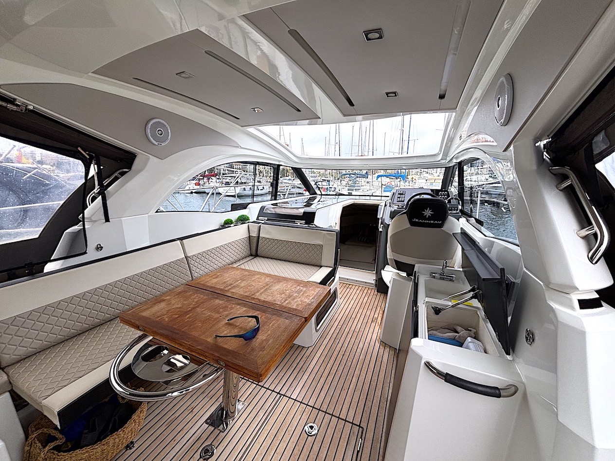 Jeanneau Leader 33 for sale